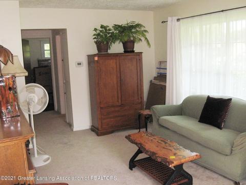 1305 E Haslett Rd, Haslett, MI 48840 photo 2