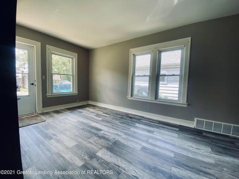 809 E Gier St, Lansing, MI 48906 photo 2