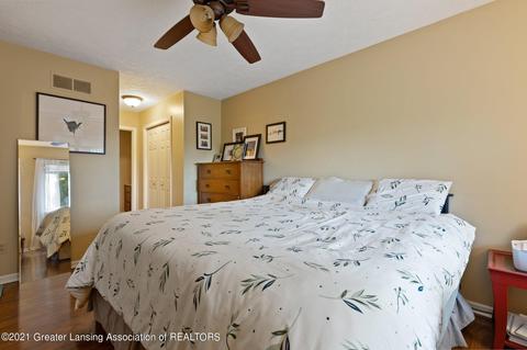 812 W Amesbury Dr, Dewitt, MI 48820 photo 15