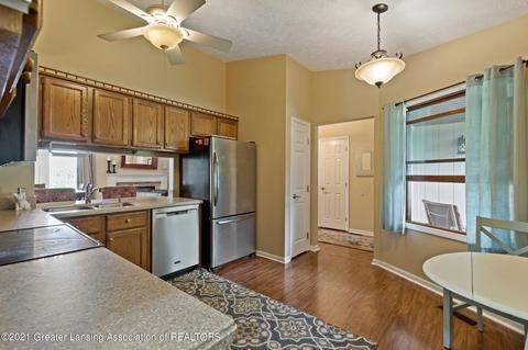 812 W Amesbury Dr, Dewitt, MI 48820 photo 5