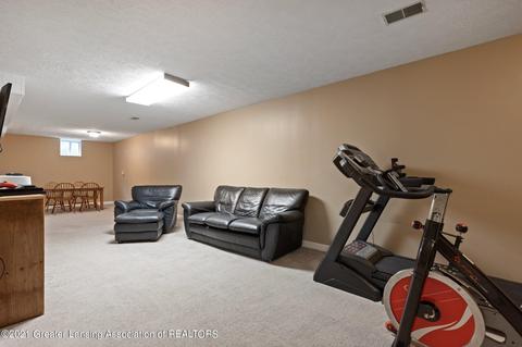 812 W Amesbury Dr, Dewitt, MI 48820 photo 23