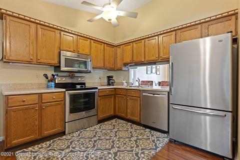 812 W Amesbury Dr, Dewitt, MI 48820 photo 4