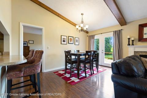 812 W Amesbury Dr, Dewitt, MI 48820 photo 8