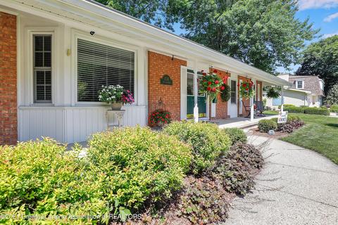 838 E Scott St, Grand Ledge, MI 48837 photo 2