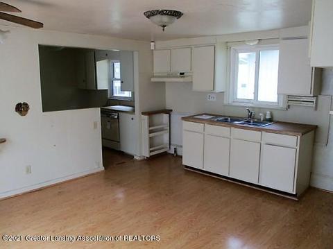 611 Smith Ave, Lansing, MI 48910 photo 3