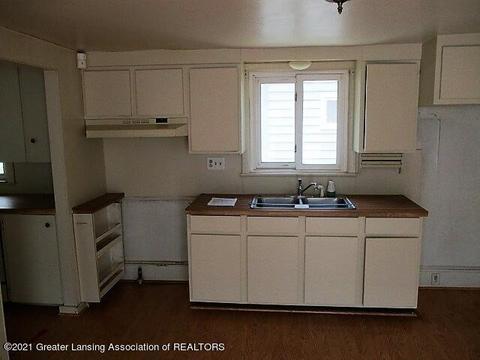 611 Smith Ave, Lansing, MI 48910 photo 5