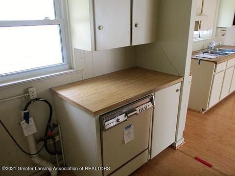 611 Smith Ave, Lansing, MI 48910 photo 6