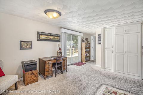 507 E Mcconnell St, Saint Johns, MI 48879 photo 2