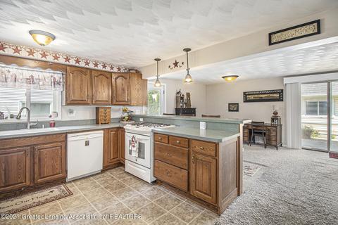 507 E Mcconnell St, Saint Johns, MI 48879 photo 5