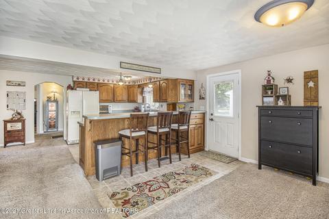 507 E Mcconnell St, Saint Johns, MI 48879 photo 3