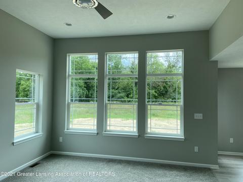 607 Garden Ln, Perry, MI 48872 photo 3