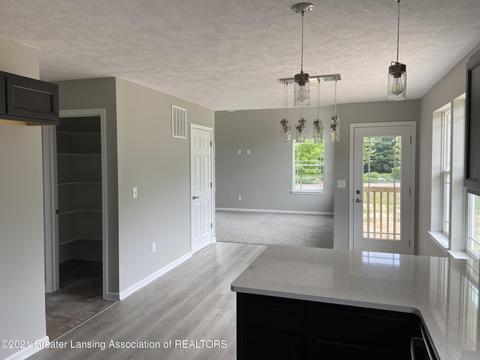 607 Garden Ln, Perry, MI 48872 photo 4