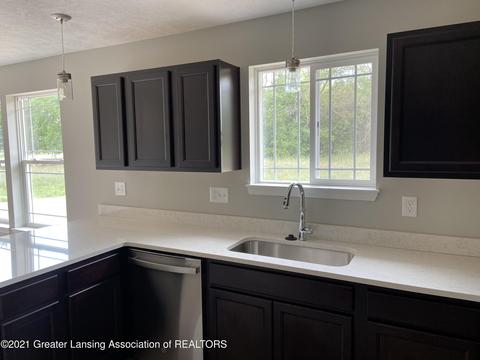 607 Garden Ln, Perry, MI 48872 photo 9