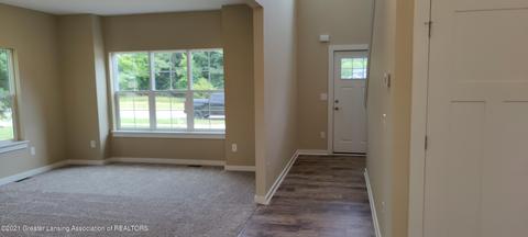 802 Starlight Way, Perry, MI 48872 photo 2