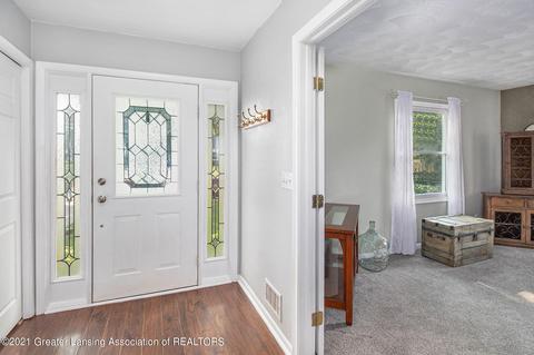 1441 Maycroft Rd, Lansing, MI 48917 photo 3