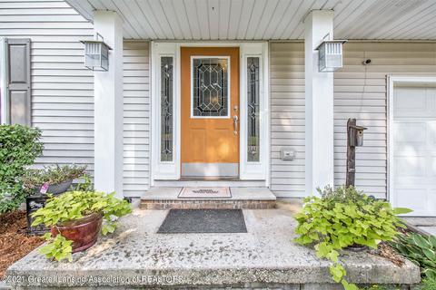 1441 Maycroft Rd, Lansing, MI 48917 photo 2