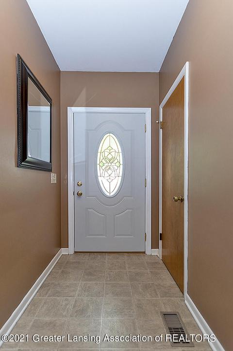 3200 Sunnylane, Lansing, MI 48906 photo 2