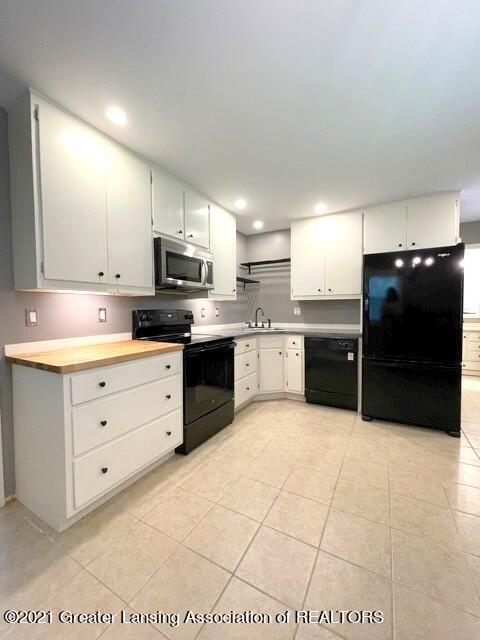 2121 Riverside Ct, Lansing, MI 48906 photo 12