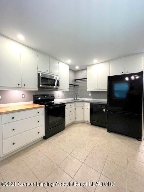 2121 Riverside Ct, Lansing, MI 48906 photo 10