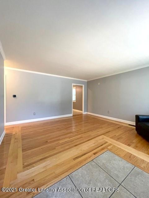 2121 Riverside Ct, Lansing, MI 48906 photo 7