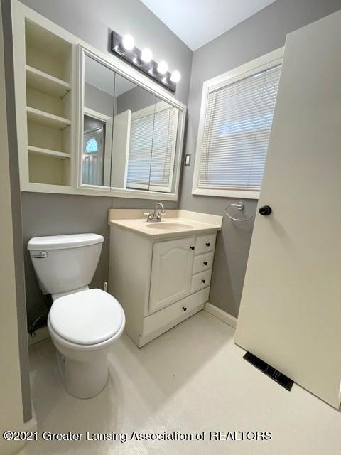 2121 Riverside Ct, Lansing, MI 48906 photo 23