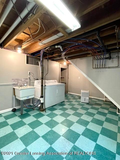 2121 Riverside Ct, Lansing, MI 48906 photo 27