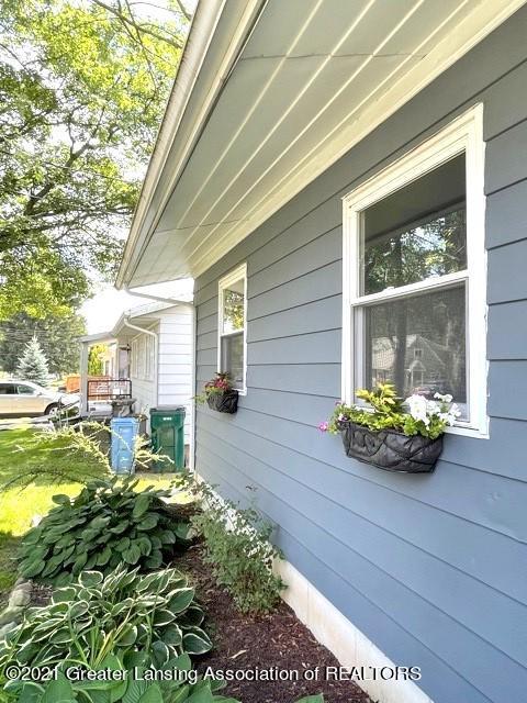 2121 Riverside Ct, Lansing, MI 48906 photo 4