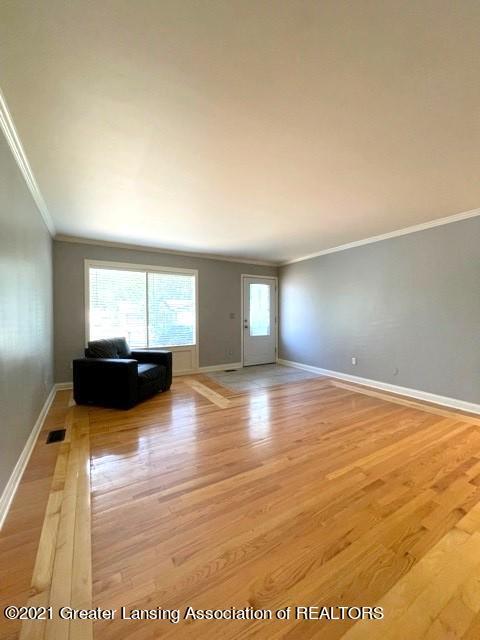 2121 Riverside Ct, Lansing, MI 48906 photo 9