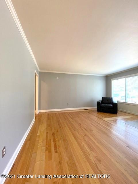 2121 Riverside Ct, Lansing, MI 48906 photo 8