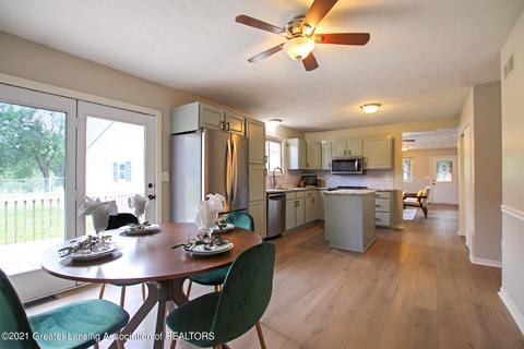 225 S Scott St, Dewitt, MI 48820 photo 3