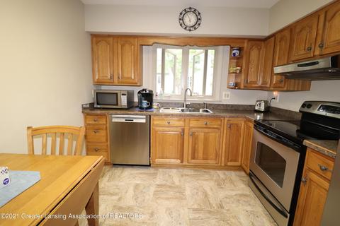 305 E Park St, Saint Johns, MI 48879 photo 18