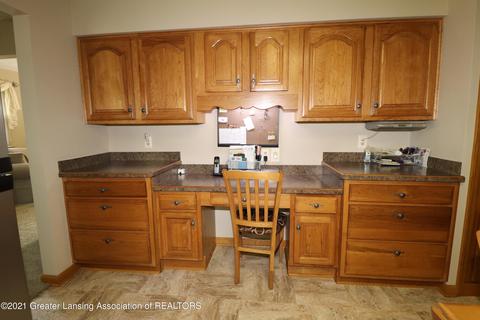 305 E Park St, Saint Johns, MI 48879 photo 12