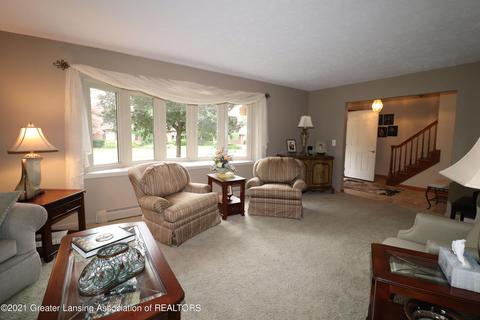 305 E Park St, Saint Johns, MI 48879 photo 5
