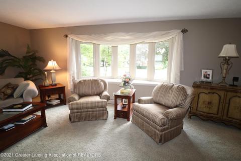 305 E Park St, Saint Johns, MI 48879 photo 6