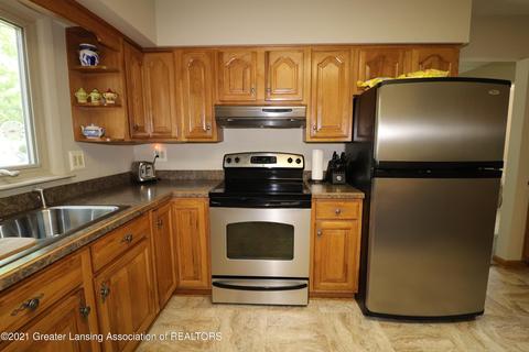 305 E Park St, Saint Johns, MI 48879 photo 15
