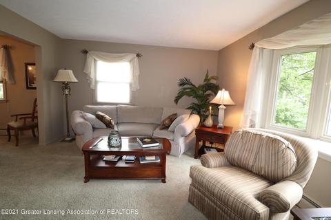 305 E Park St, Saint Johns, MI 48879 photo 7