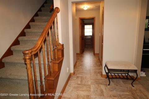 305 E Park St, Saint Johns, MI 48879 photo 4