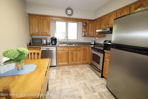305 E Park St, Saint Johns, MI 48879 photo 11