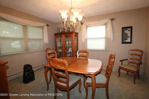 305 E Park St, Saint Johns, MI 48879 photo 9