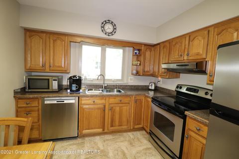 305 E Park St, Saint Johns, MI 48879 photo 14