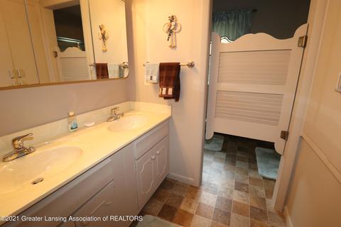 305 E Park St, Saint Johns, MI 48879 photo 34