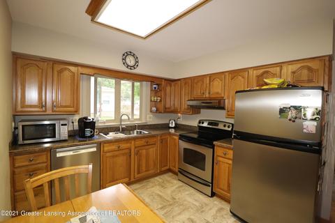 305 E Park St, Saint Johns, MI 48879 photo 17