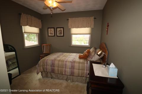 305 E Park St, Saint Johns, MI 48879 photo 29