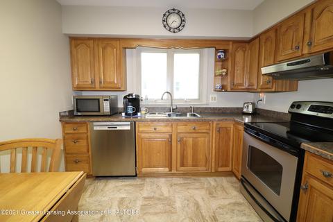 305 E Park St, Saint Johns, MI 48879 photo 10