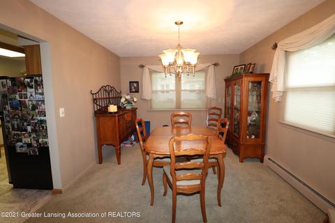 305 E Park St, Saint Johns, MI 48879 photo 8
