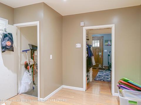 1024 Britten Ave, Lansing, MI 48910 photo 8