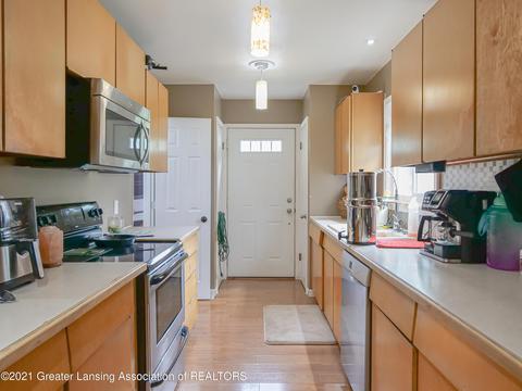 1024 Britten Ave, Lansing, MI 48910 photo 9