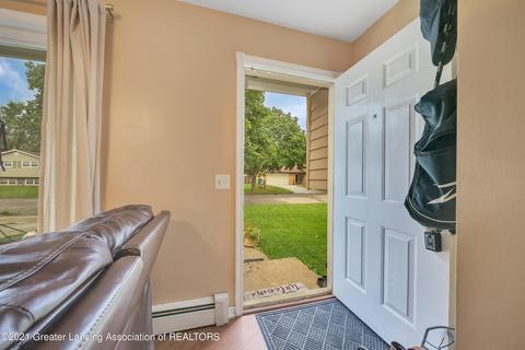 6233 Marscot Dr, Lansing, MI 48911 photo 6