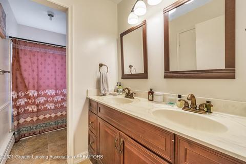 6233 Marscot Dr, Lansing, MI 48911 photo 17