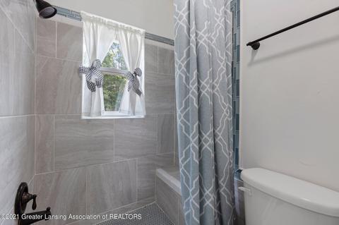 2415 Lyons Ave, Lansing, MI 48910 photo 25